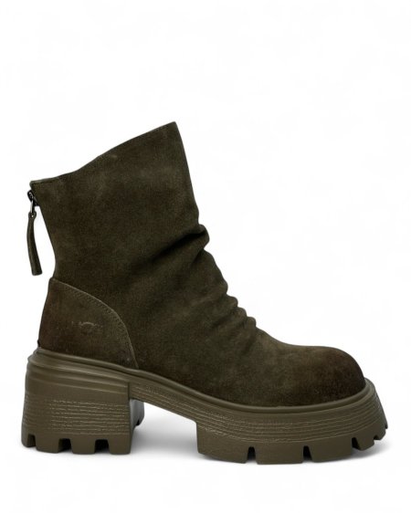 بوت(UGG) شمواه مطوي بنعل سميك وضخم ستايل عصري.