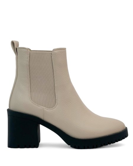 بوت تشيلسي كاجوال جلد مطاطي ونعل أسود سميك.